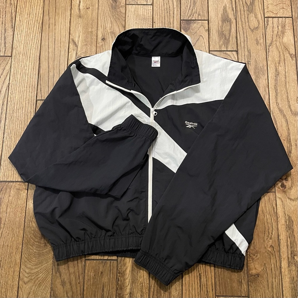 Reebok Women's Plus Size 1X 16W Black White Windbreaker Jacket Vector Logo